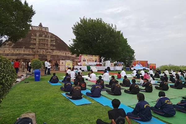 भोपाल कुशाभाऊ ठाकरे केंद्र में योग सत्र